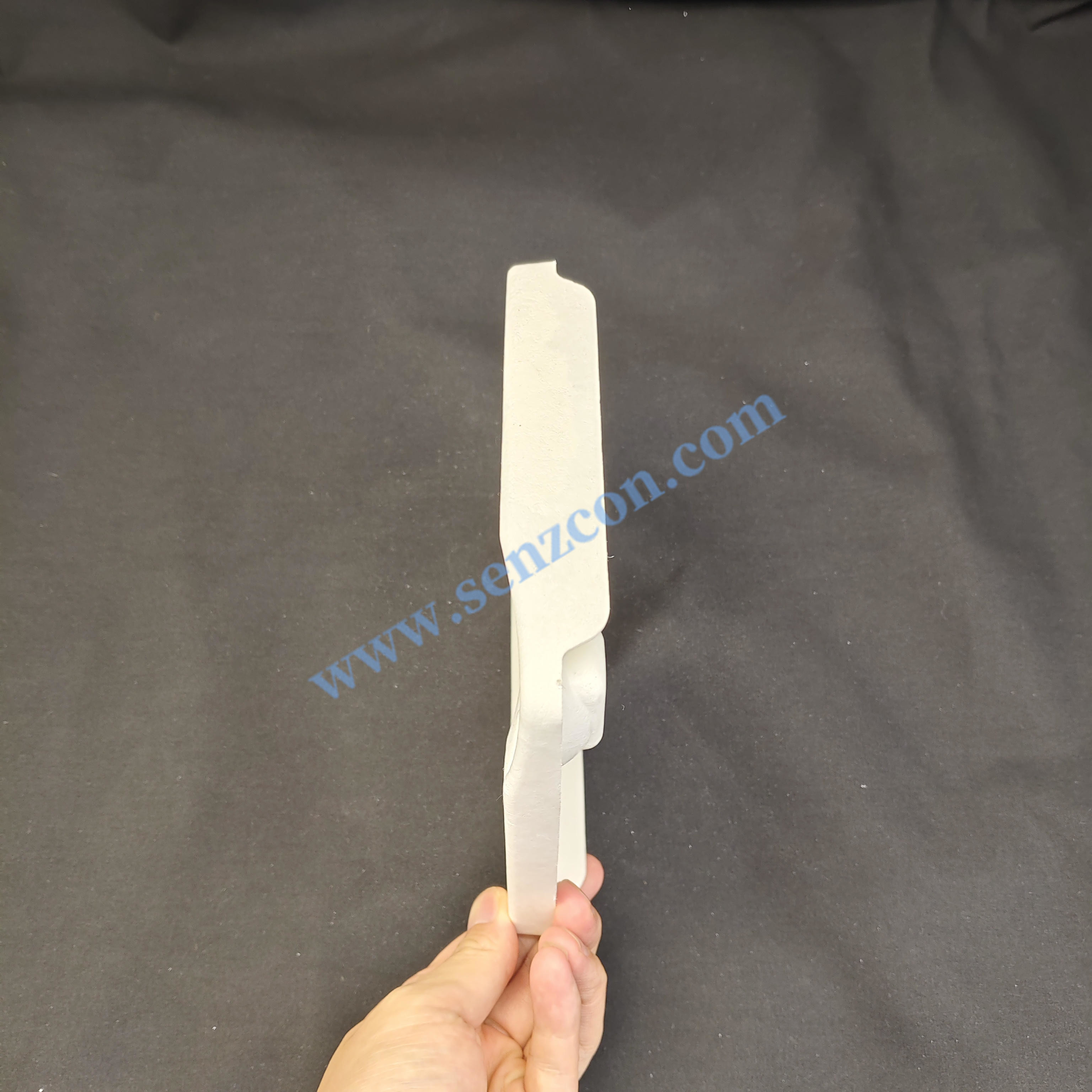 Hardware rollers, white sugarcane pulp paper pulp molded base, environmentally friendly, degradable, shockproof and scratch-resistant.