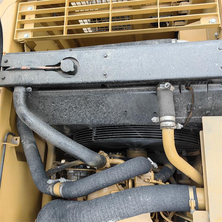 CAT 323 D2L Excavator with Excellent Performance Moving Type Crawler Chain Engine CAT