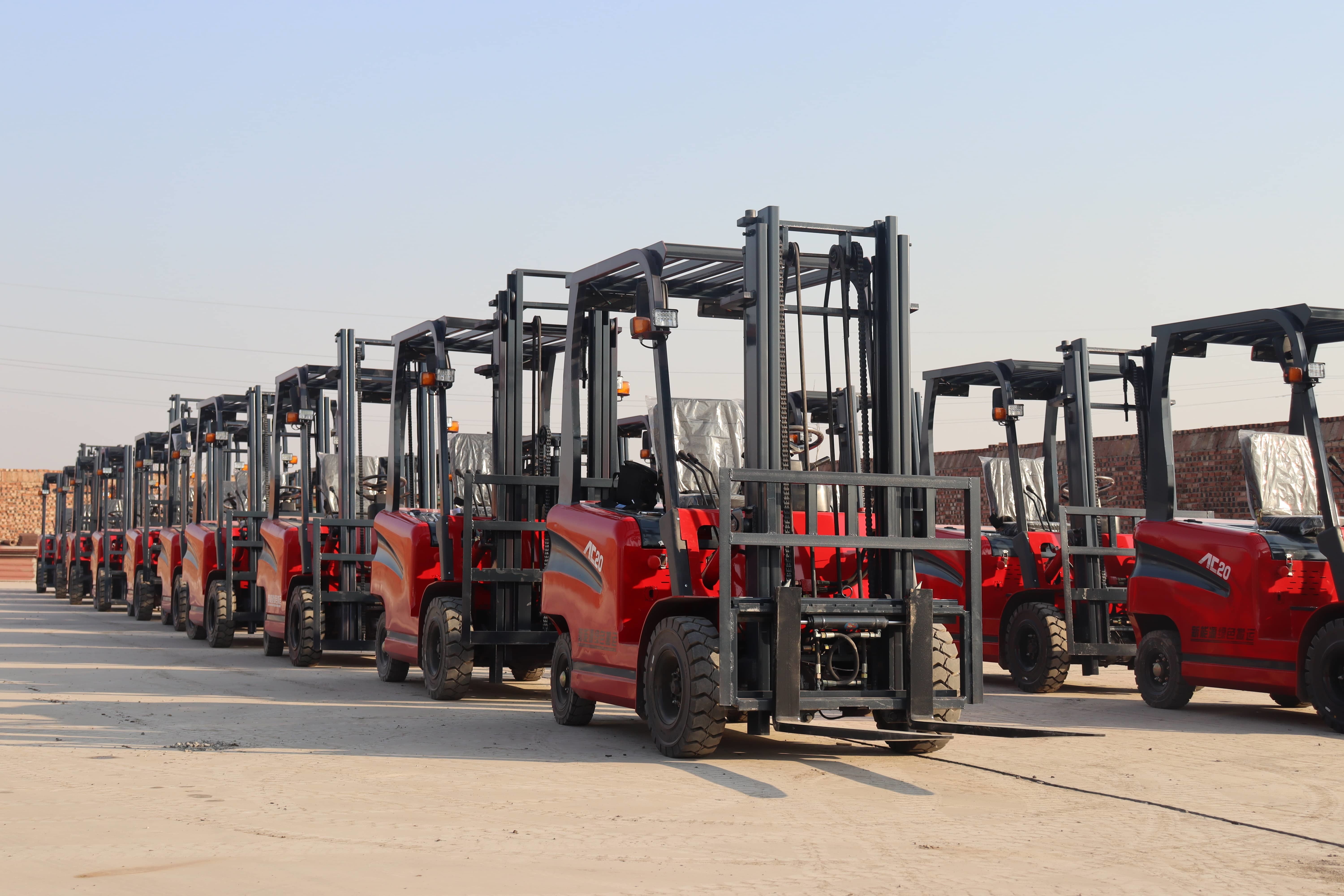 1.5 Ton Electric Forklift With 3 Stage Mast Solid Tires 48V Battery 6M Lifting Height Compact Design