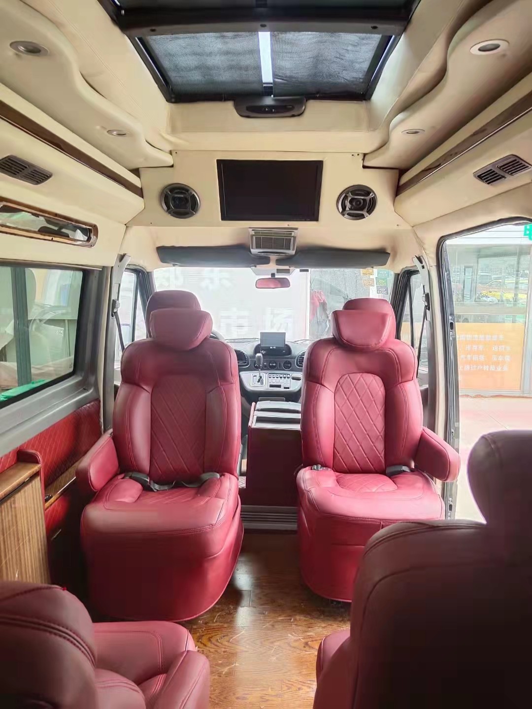 9 seat 2012 year used Mercedes-Benz luxury business vehicle Used Mini Bus For Sale
