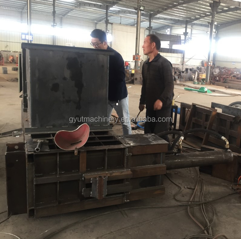 400-500kg Capacity Hydraulic Square Hay Balers 2620*2140*3390MM Max. Capacity 5 ton/h