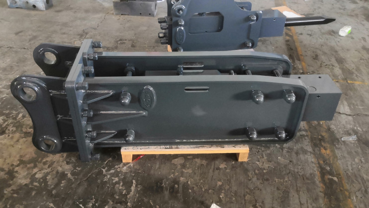 SIDE TYPE ROCK EXCAVATOR HYDRAULIC BREAKER ALLOY STEEL 4.5-7 TON SANY75