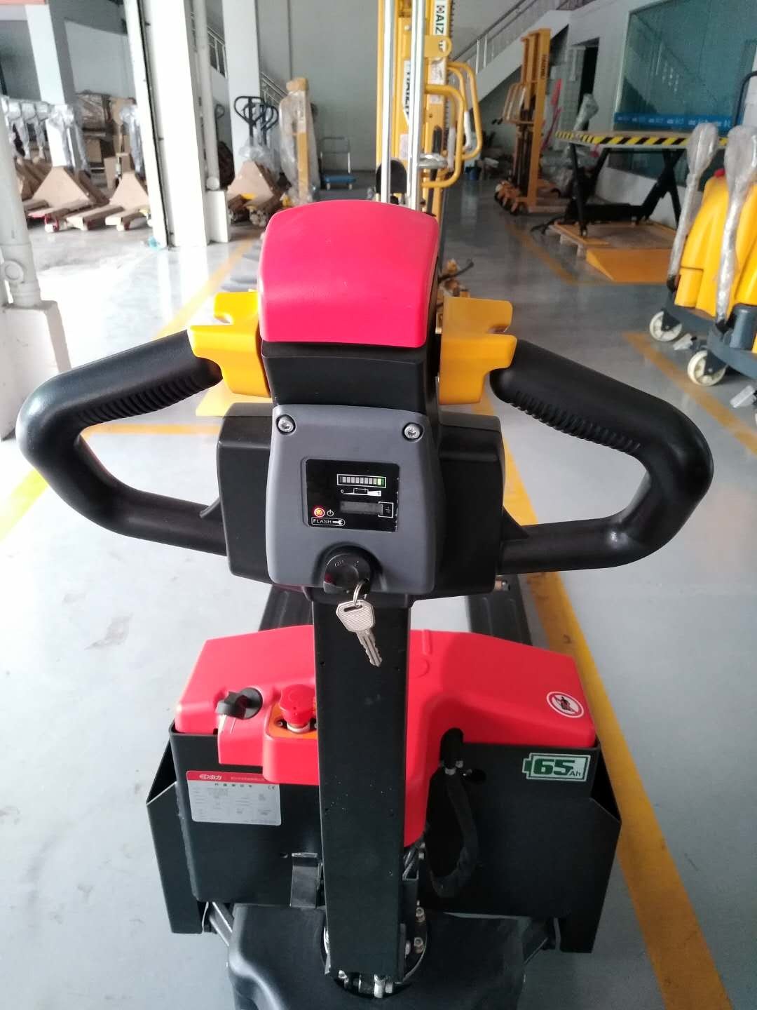 Small Electric Pallet Truck 1500kg 12v / 210ah Battery Operated Smart Body
