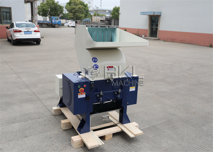 HDPE ABS Small Plastic Crusher 7.5KW Waste Plastic Crushing Machine