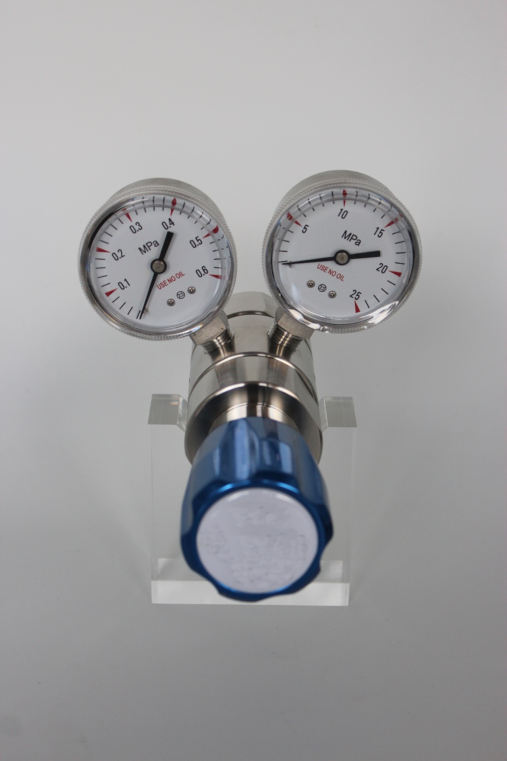 Dual Stage Laboratory Regulator for Nitrogen Helium Argon Specialty Gas Lab Gauge