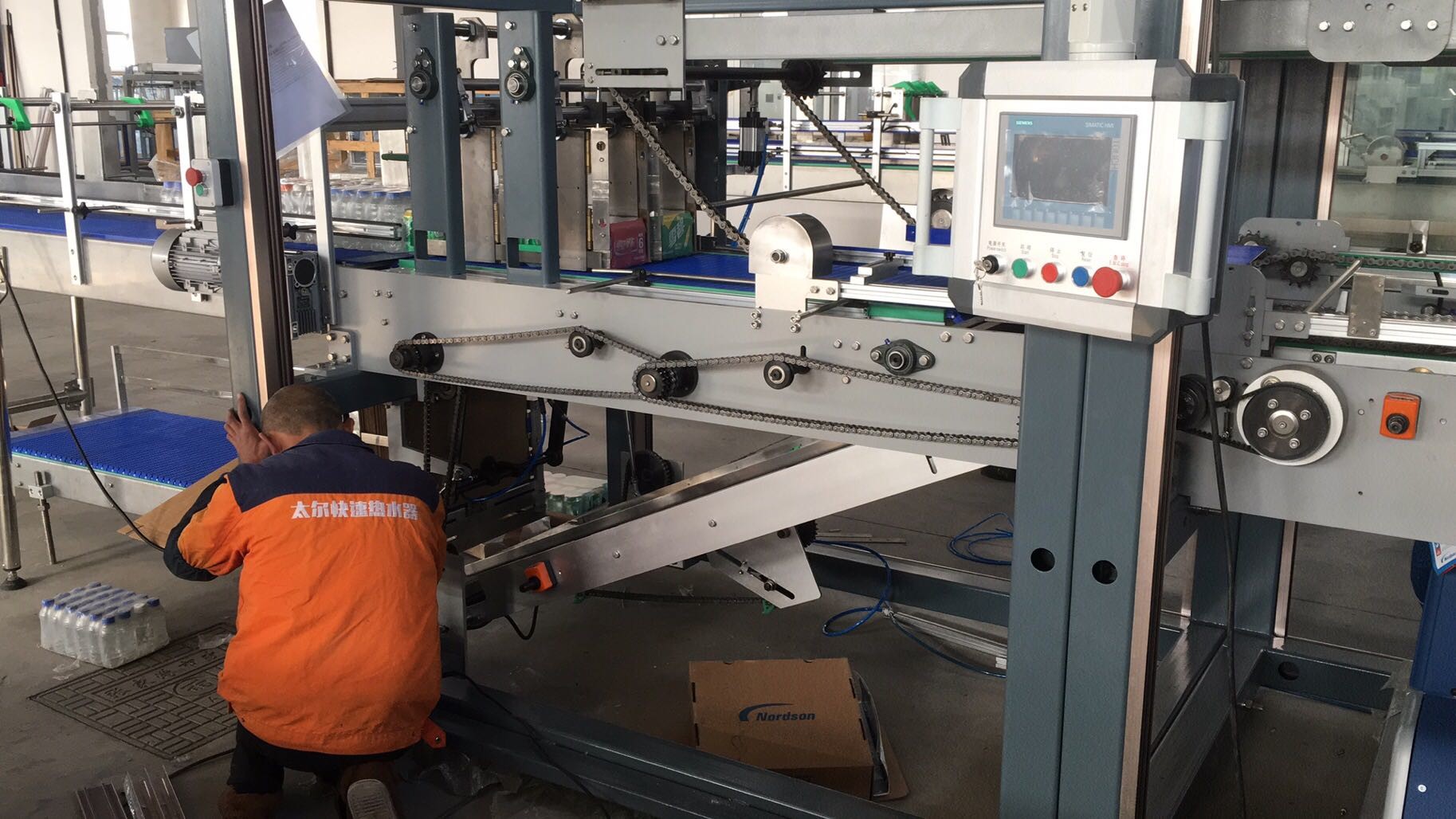 Automatic Beverage PE Shrink Film Wrapping Machine For Glass Bottle Water Line