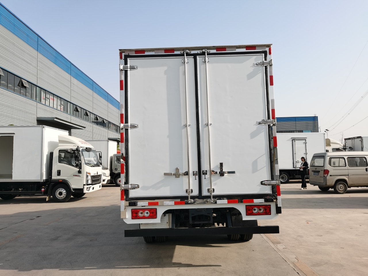 1T-10T 4*2 Small Reefer Van Euro 6 FOTON Freezer Van -20C-20C