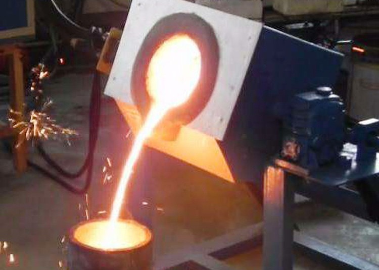 Industrial electric induction small capacity tilting small furnace for melting metal