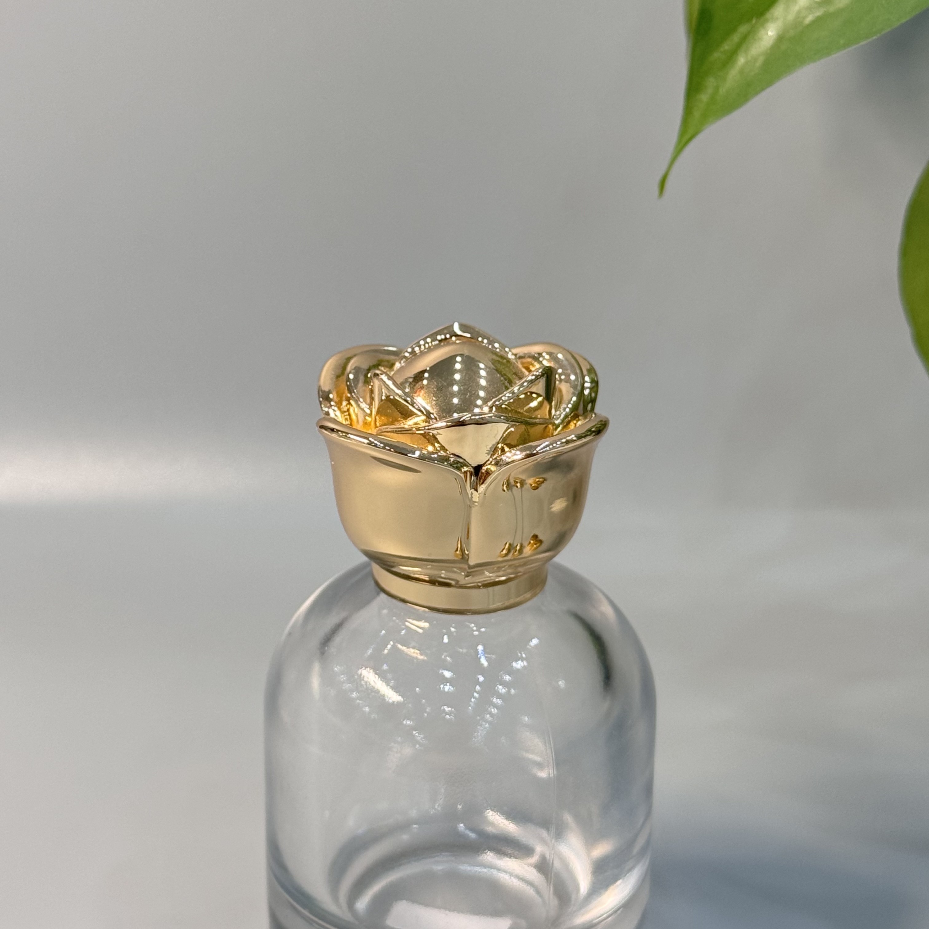 Exquisite Luxurious Custom Zamak Perfume Caps for Elegant and Durable Fragrance Packaging