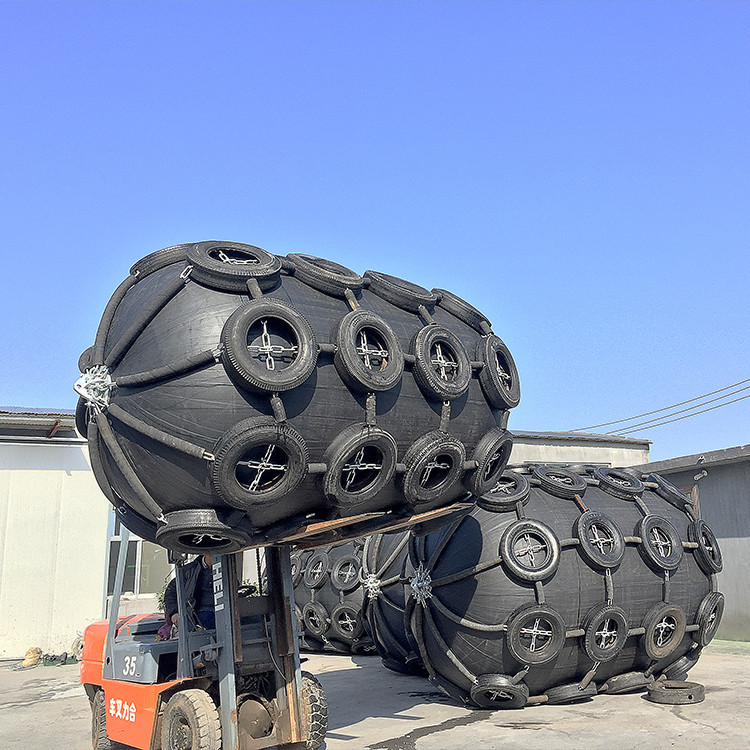 1M - 6.5M Long Pneumatic Marine Fender 50Kpa Initial Pressure ISO17357 Standard