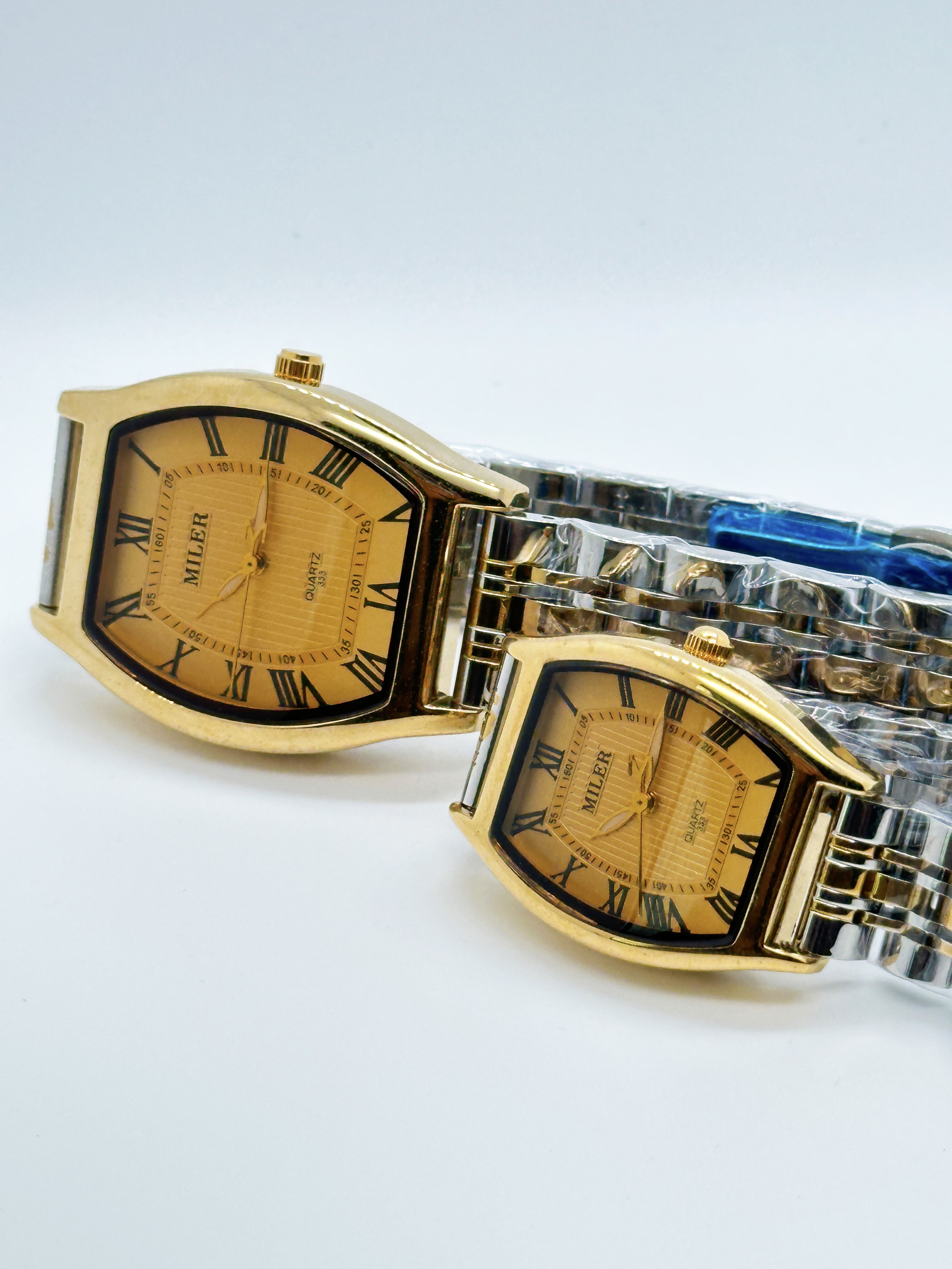 Fashion Minimalist Quartz Wrist Watch For Men And Women 30m Water Resistance