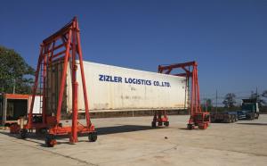 China Heavy Duty Mobile Container Crane Steel Red Color For Seaport Transportation wholesale