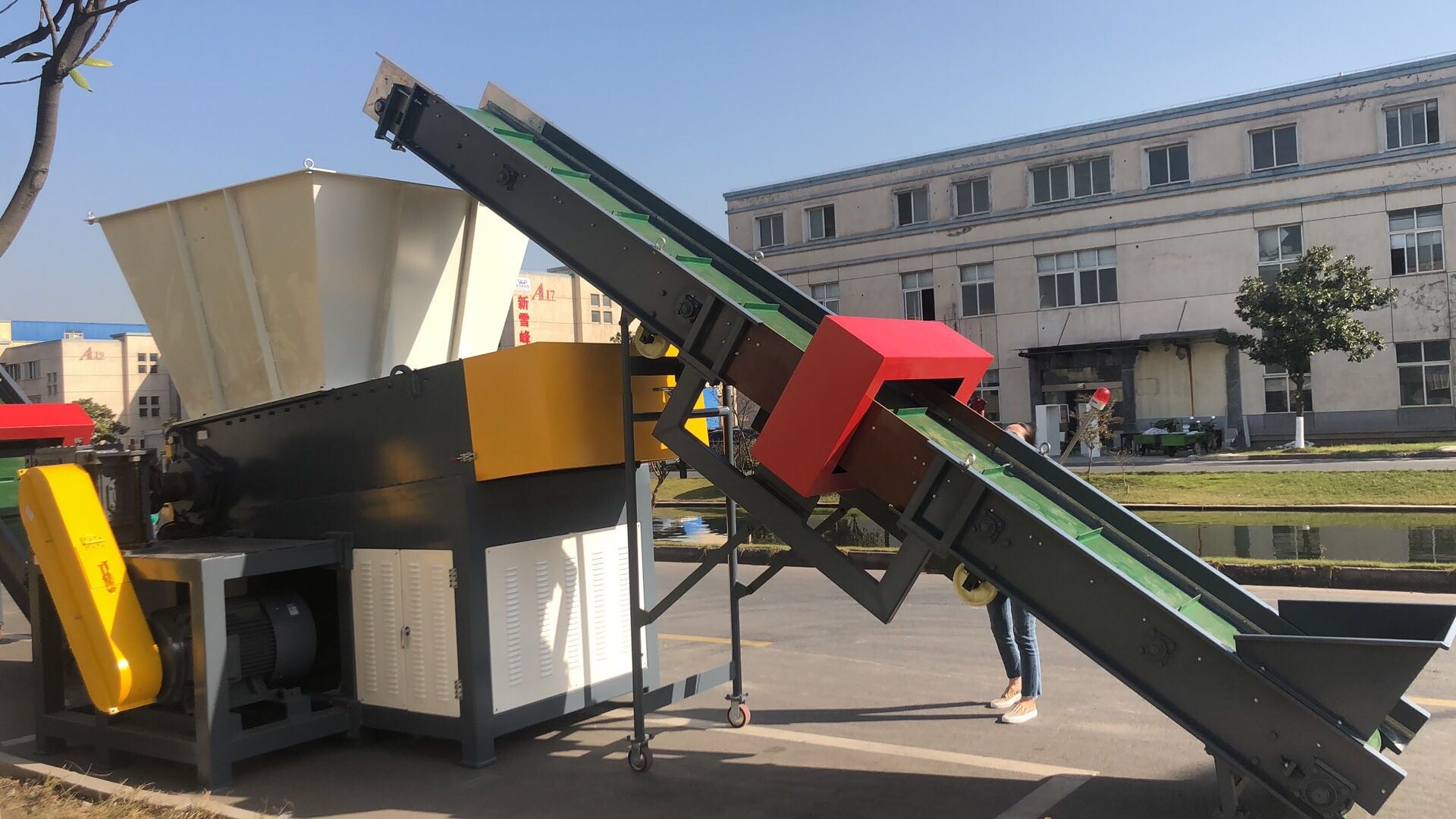 Single Shaft Jumbo Plastic Bag Shredder Machine