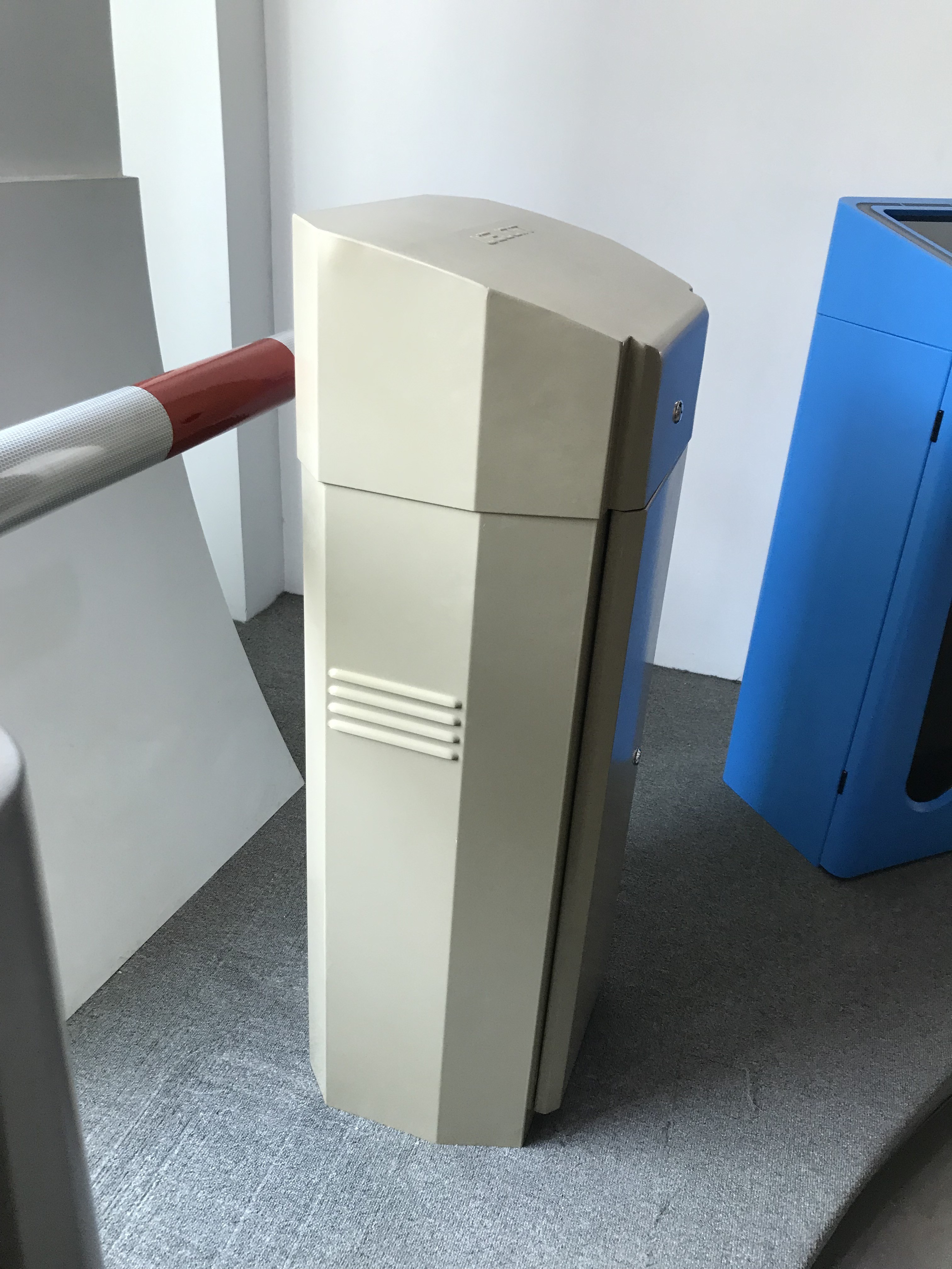 Fast Speed Vehicle Barrier Gate High Security Traffic Control Parking Boom Gate IP54