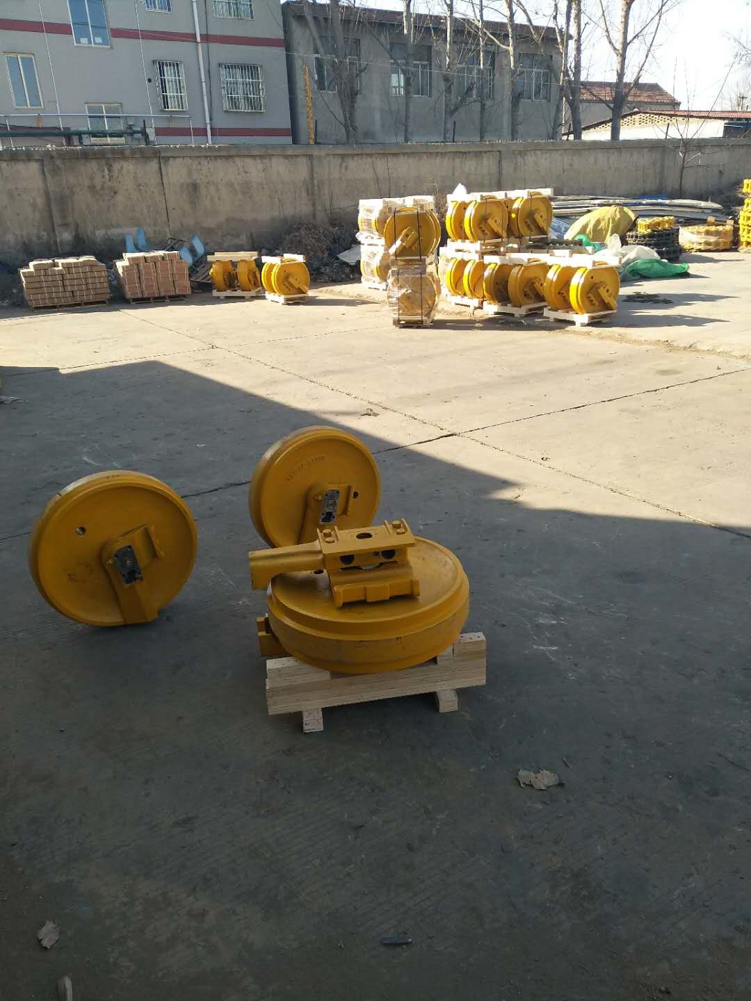 komatsu D50-18 D53-17 FRONT IDLER OEM NUMBER : 130-30-13115 SHANTUI Produce