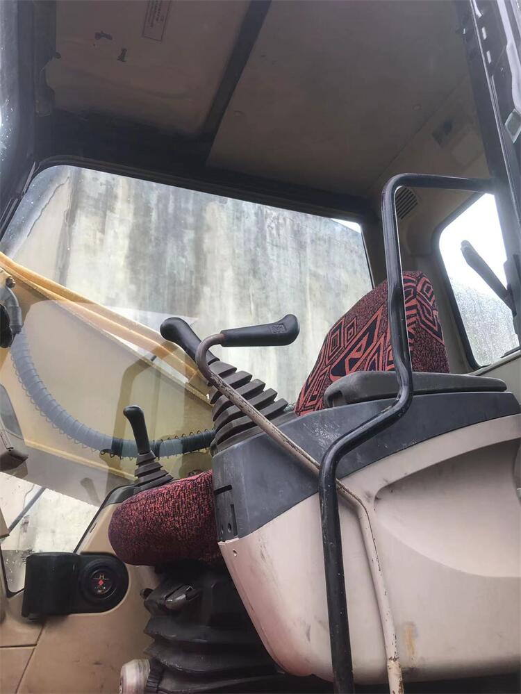 Used Cat330 Excavator in Shanghai with Original Hydraulic Pump and 3823 Working Hours