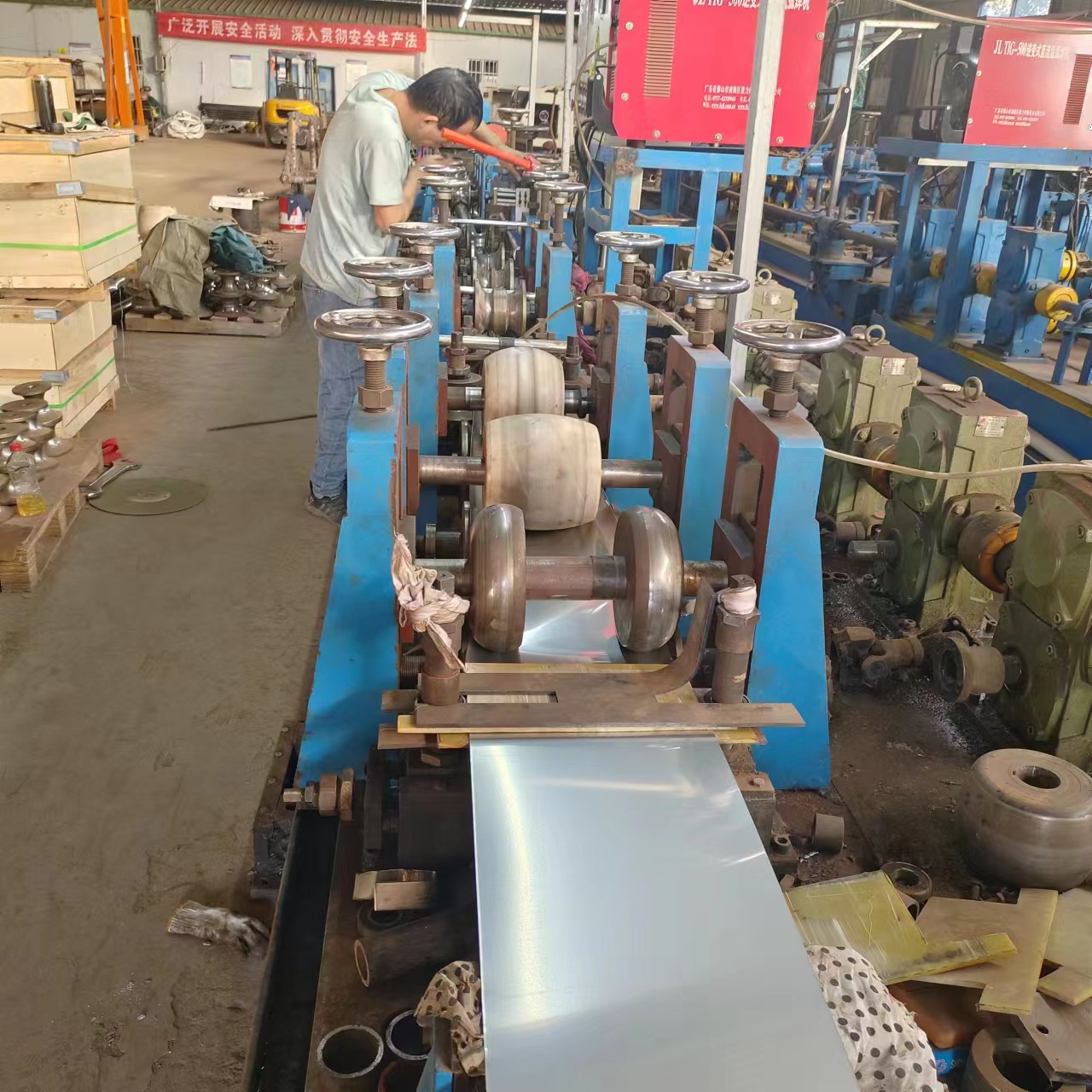 Moulding Service Seamless Steel Pipe with Black Paint and Beveled Ends Schedule 40