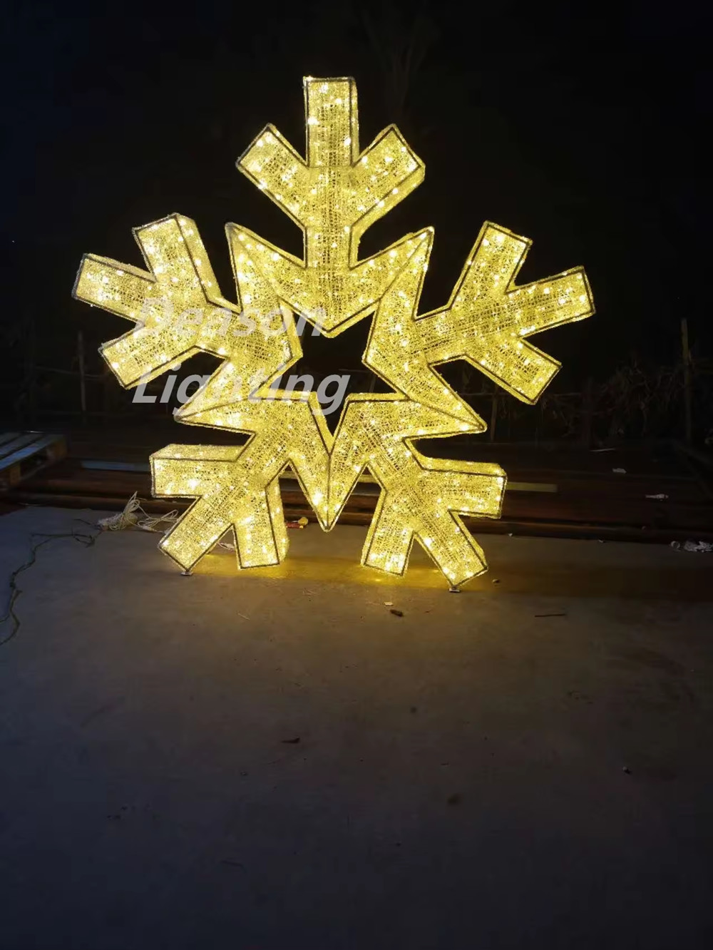 Large led lighted snowflakes