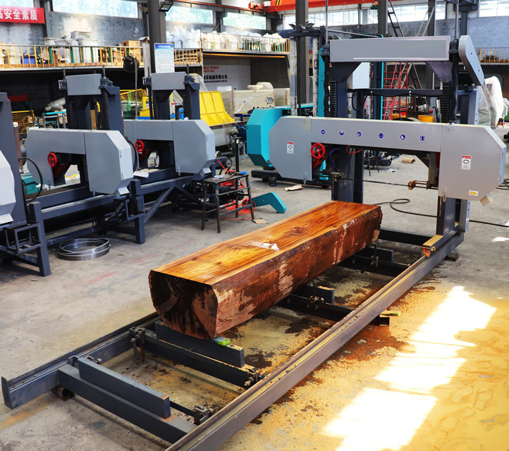 Big Size Wood Bandsaw Machine , Portable Band Sawmill For Wood Cutting , Wood Band Saw Mill Machine Horizontal