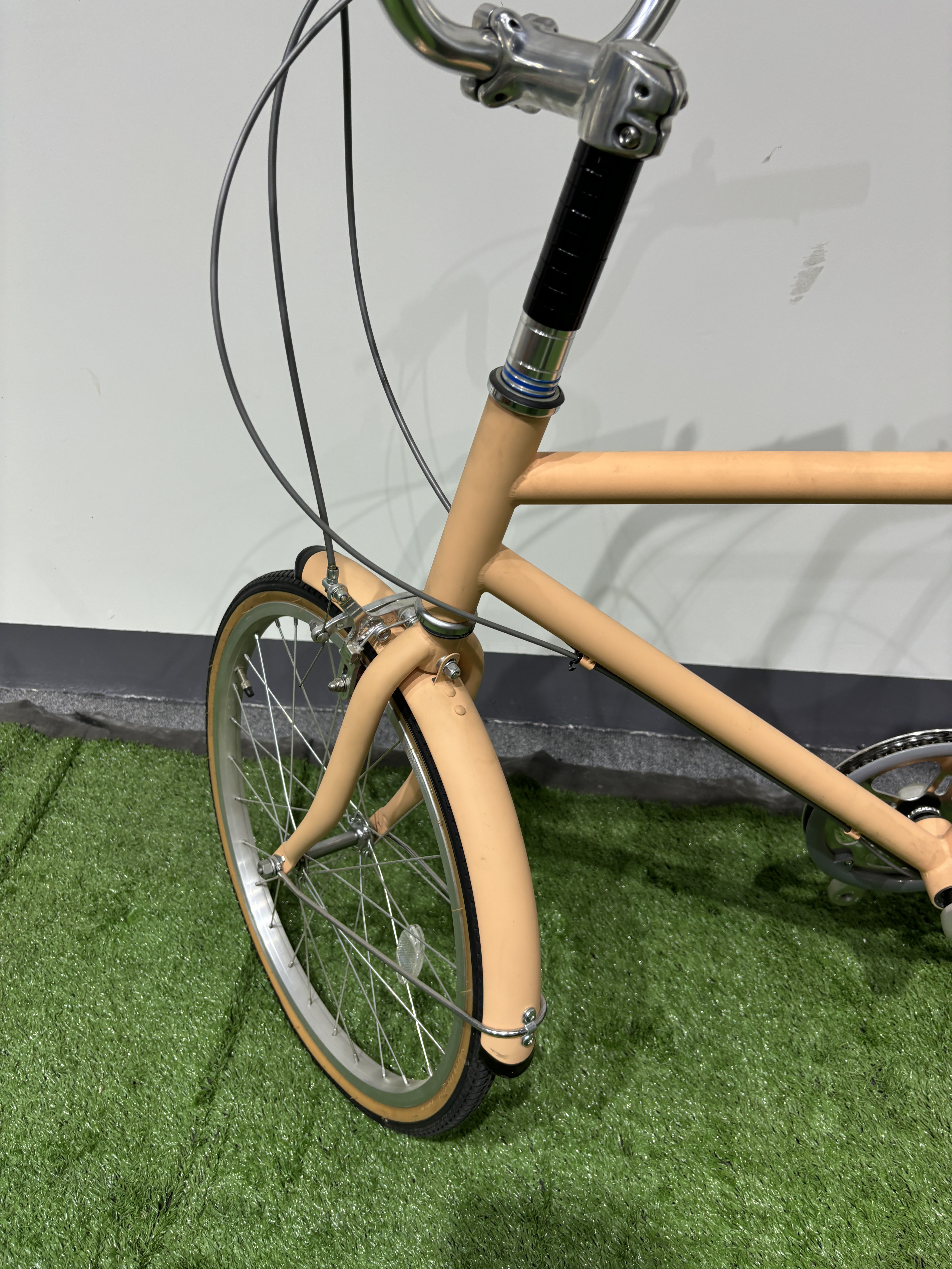 Hybrid Aluminum City Commuter Bikes With Comfortable Saddle And Slick Tires