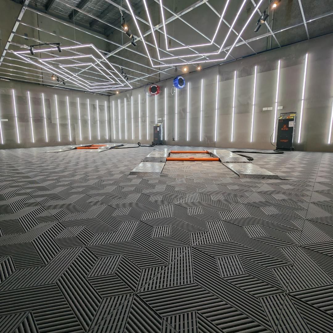 Grey Heavy Duty Garage Tiles 18mm Industrial Interlocking Floor Tiles