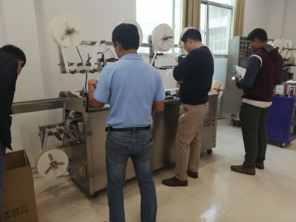 Advanced PE Non-woven Pad Waterproof Medical Plaster Bandage Making and Packing Machine