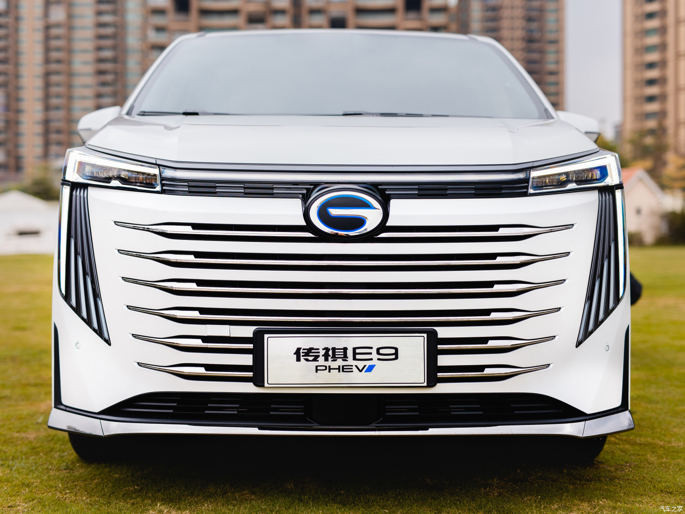 GAC Trumpchi E9 Fully Electric Car MPV Plug In Hybrid Engine 2.0T
