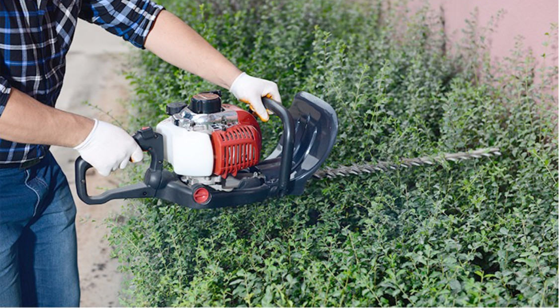 Curved Gardenline Petrol Hedge Trimmer HT230B-1 Gas Powered 0.75kw
