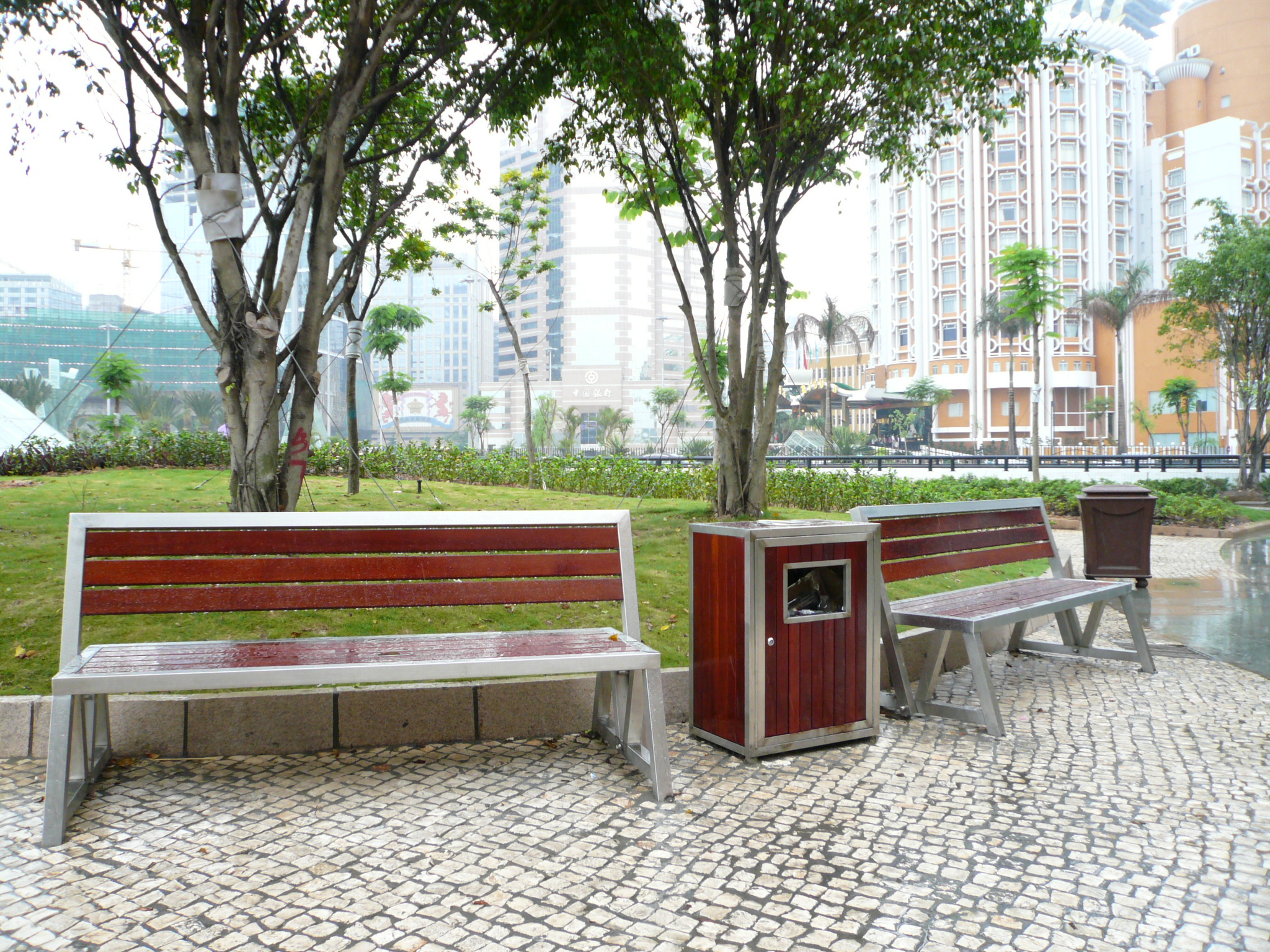 Stainless Steel Commercial Outdoor Trash Cans Rustproof For Garden Park
