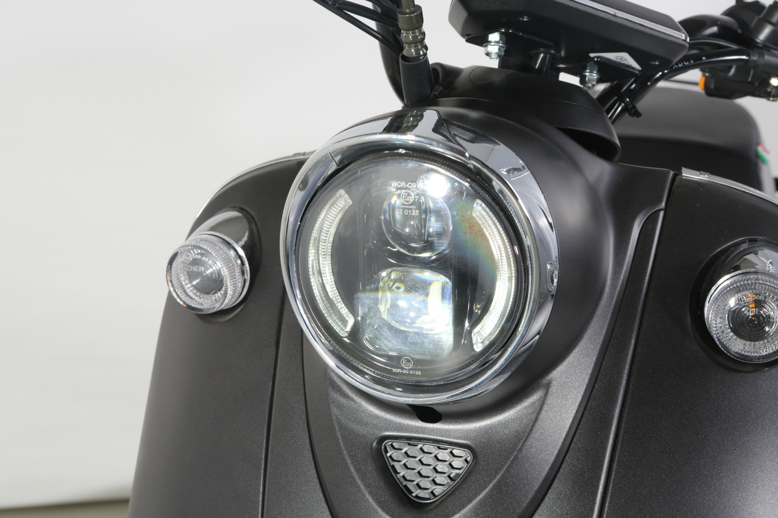 2000w Citycoco Electric Scooter 2 Seater EEC COC Vehicle Long Range 30 Mile Range