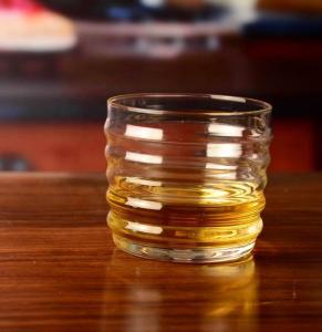 China Anti Skidding Handmade Whiskey Glass With Wave Pattern wholesale