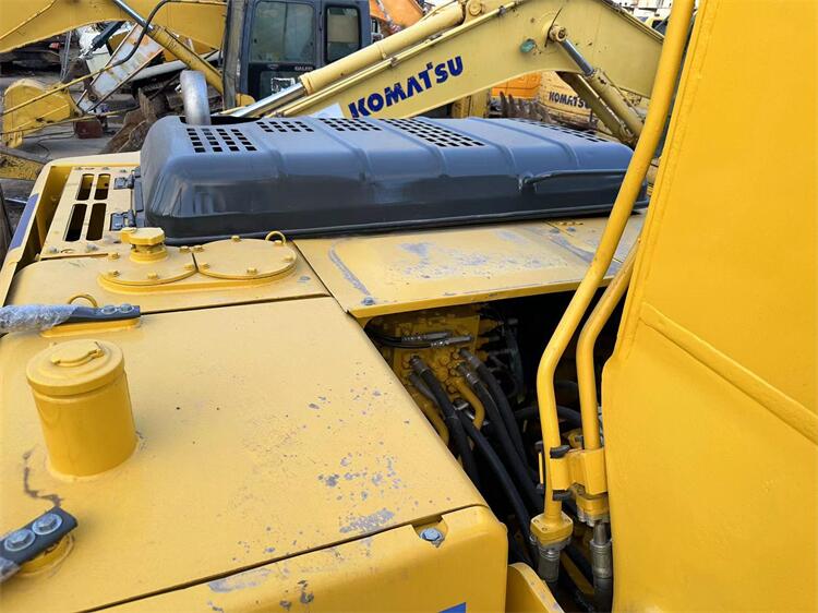 Crawler Chain Moving Type 20t Used Komatsu PC200-7 Excavator with Cummins Engine