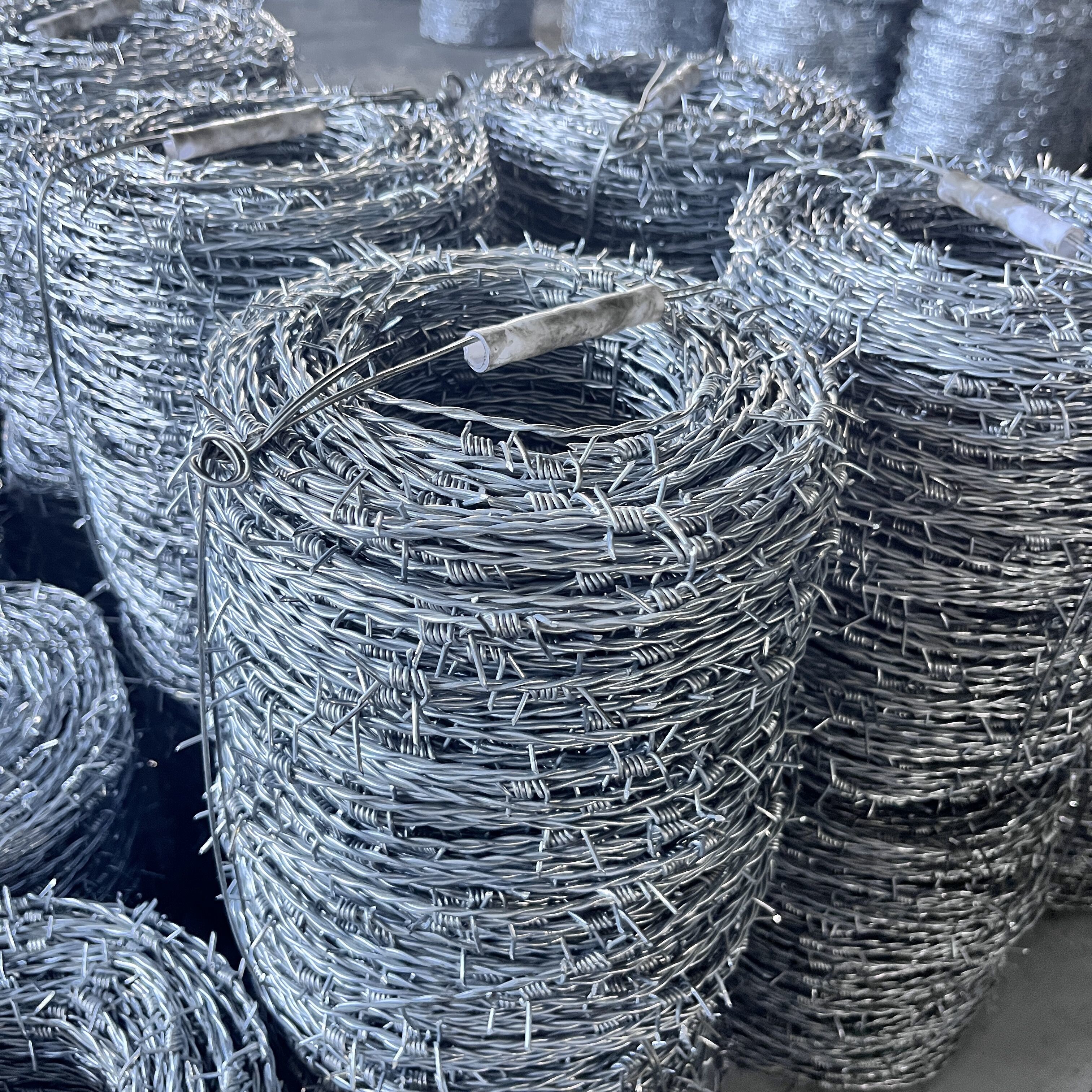 KN Hot Selling Fencing Barbed Wire Electro Galvanized Barbed Wire