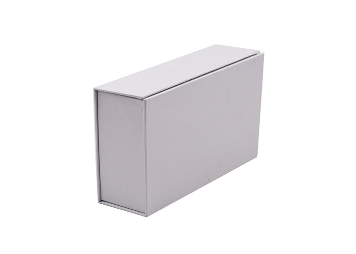 Weight 180.2g Flip Top Gift Boxes With Magnetic Catch White Color Rectangle Shape
