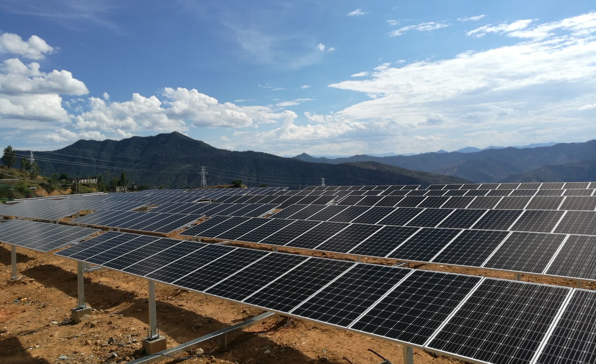 1500V High Efficiency Solar 1P Tracker With Slewing Drive Tilt sensor close loop