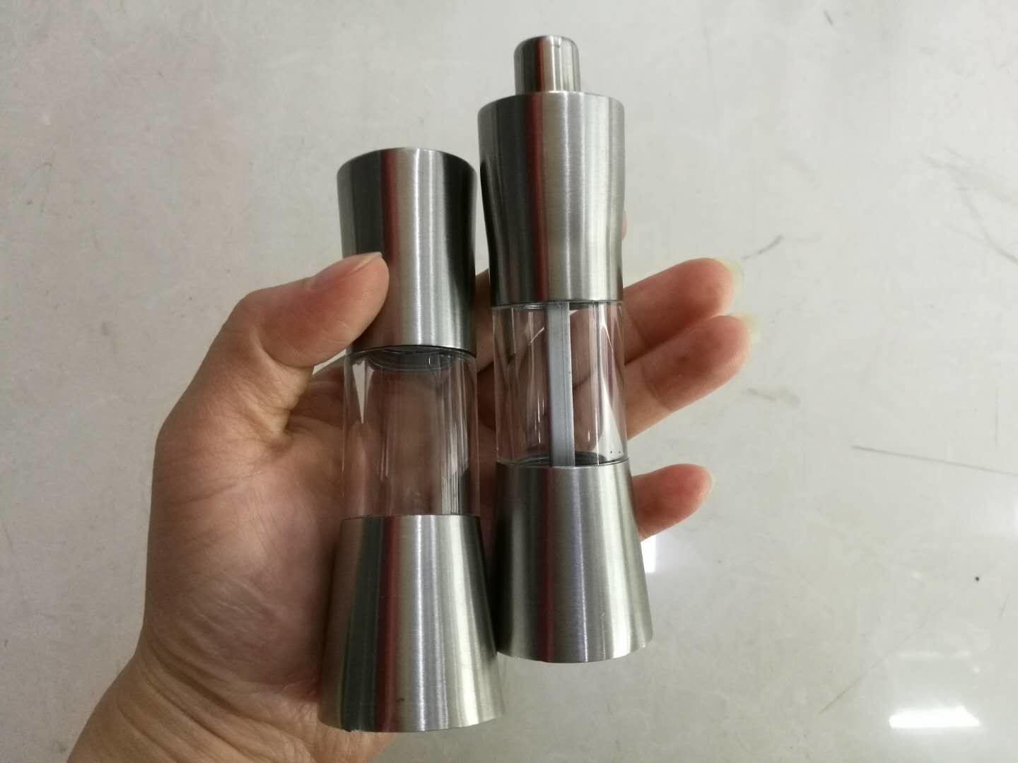 Stainless Steel Salt And Pepper Shaker And Mill , Commercial Buffet Supplies 2 Pieces Flavour Bottles Set With Handle