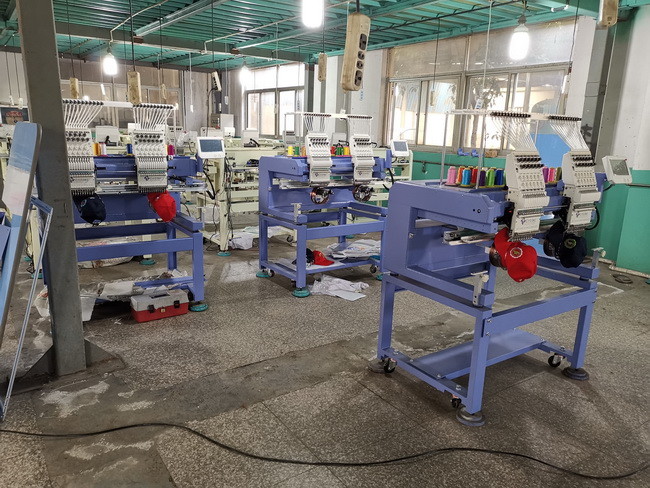 12 Needles Two Head Embroidery Machine 1580 X 920 X 1060mm 50 / 60 Hz