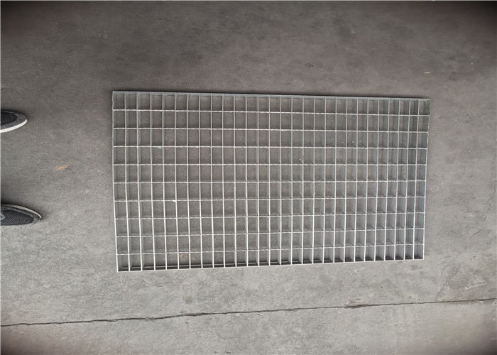 Pedestrian Catwalk Steel Grating Serrated Hot Dipped Galvanized Grating
