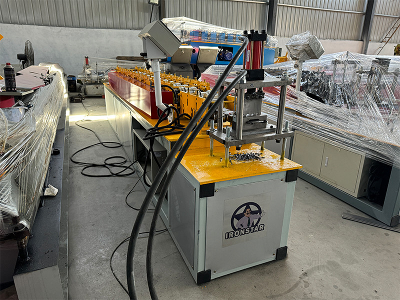 68mm rolling shutter door roll forming machine for Colombia rolling shutter strip making machine