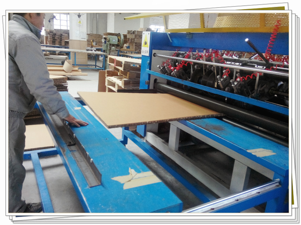 50Hz Honeycomb Paper Core Cutting Machine Automatic 220V Width Adjustable