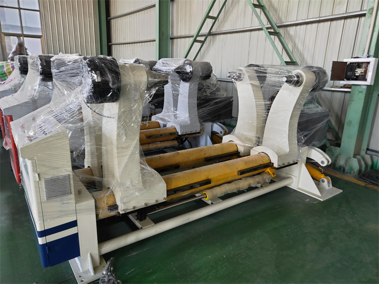 High Speed 3 Layer Corrugated Cardboard Production Line 4500 KG ±1mm Cutting Accuracy
