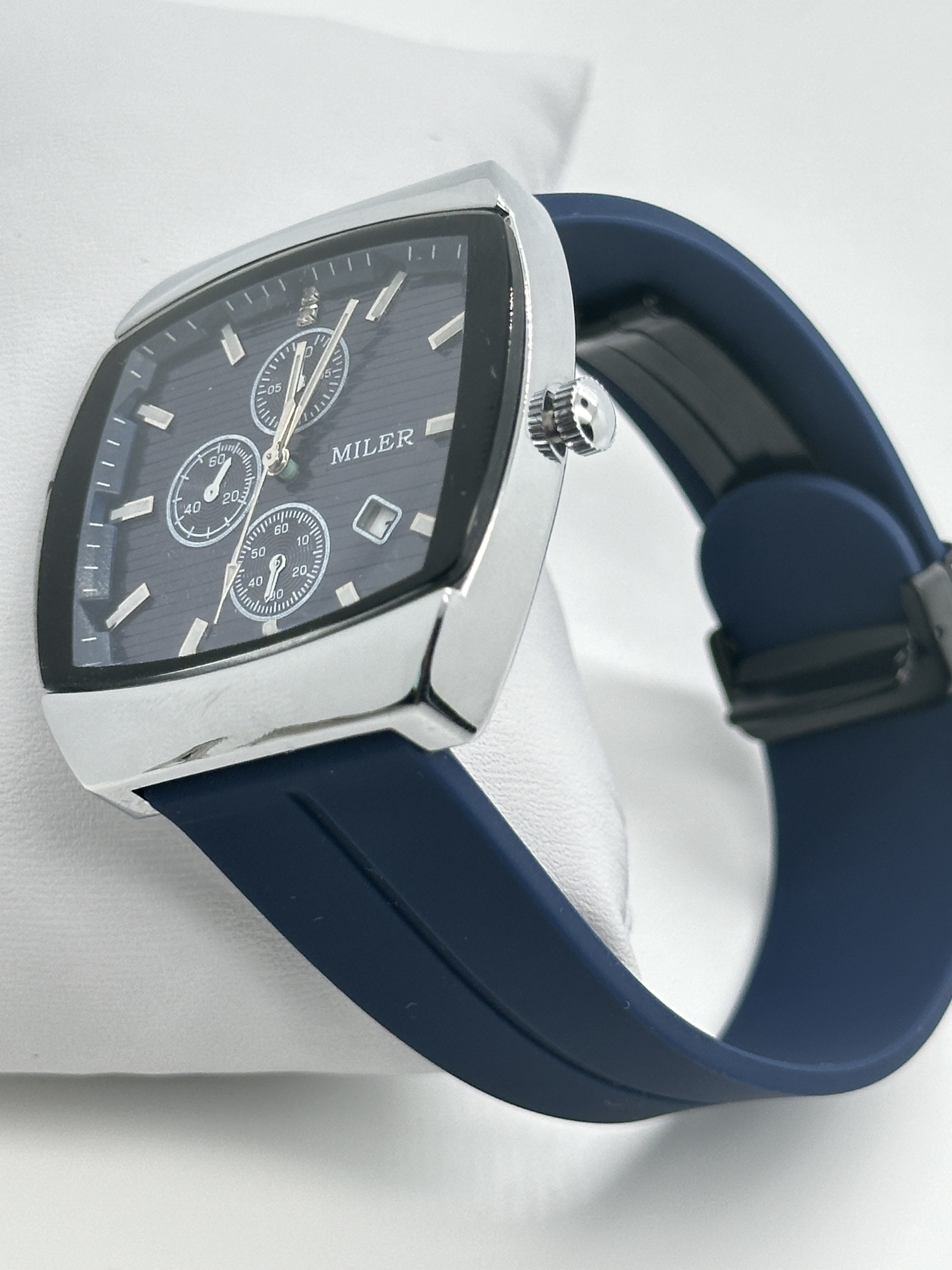 Water-Resistant Men s Quartz Wrist Watch Perfect for Active Lifestyles