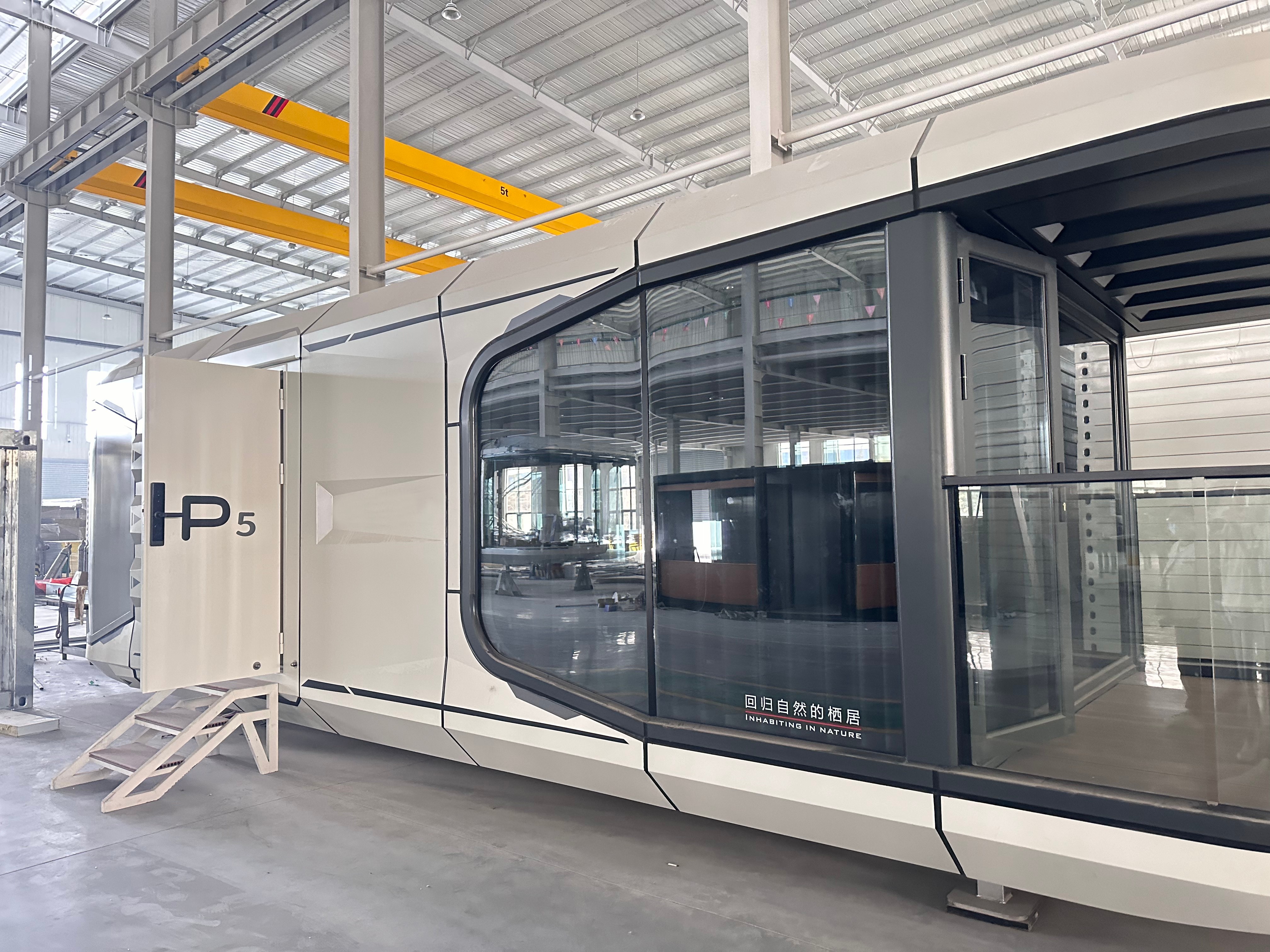 China Professional Manufacture Outdoor Unique Spaceship Design Tiny Prefab House Luxury Modern