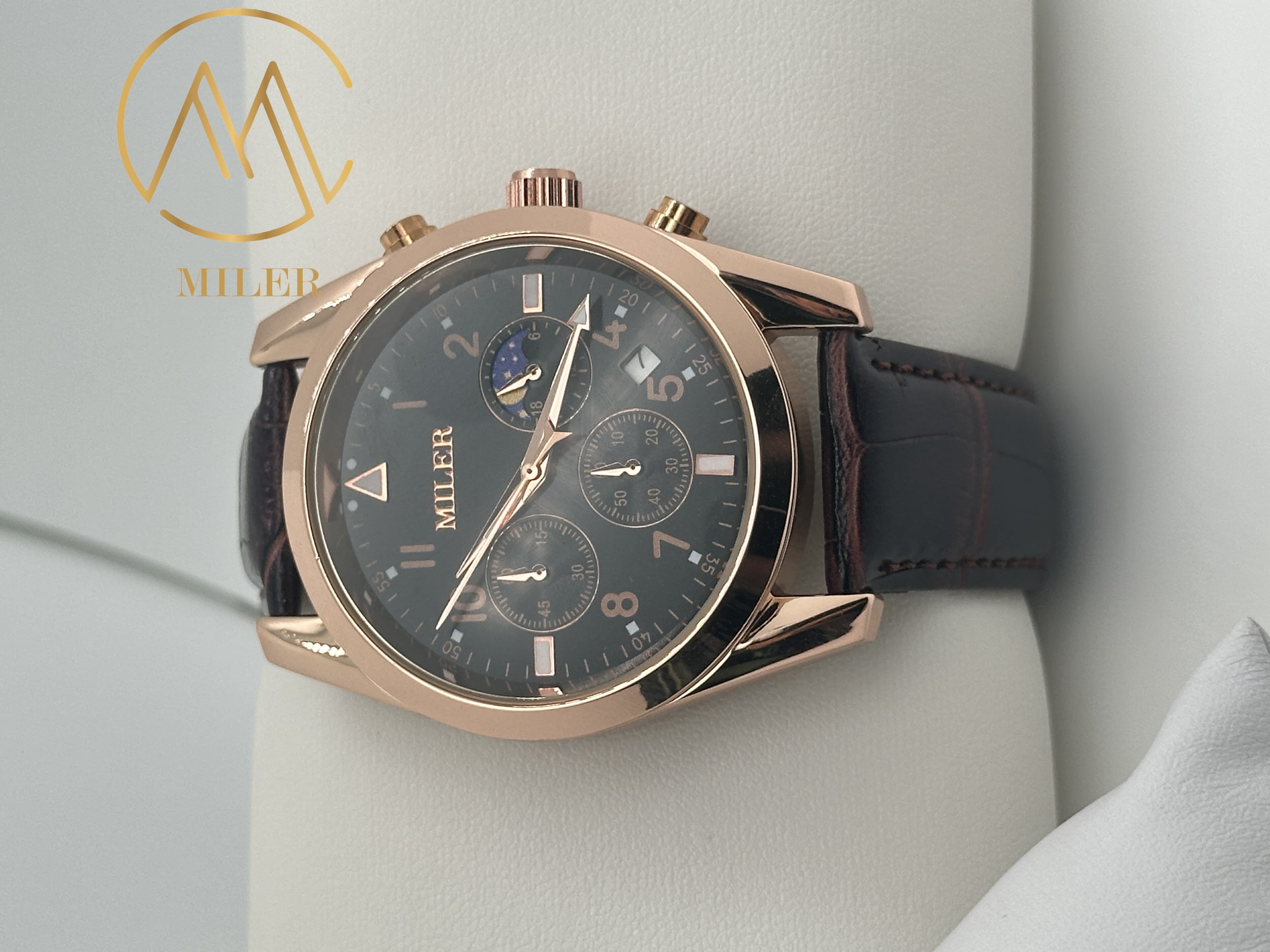30 Meters Stylish Water Resistant Quartz Wrist Watch Engraved Logo Leather Strap Quartz Watch
