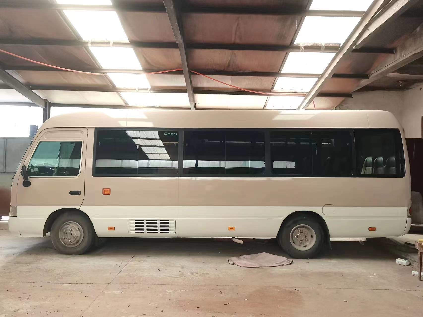 Middle Used Mini Bus Toyota Coaster 4x4 30 Seats for urban transportation