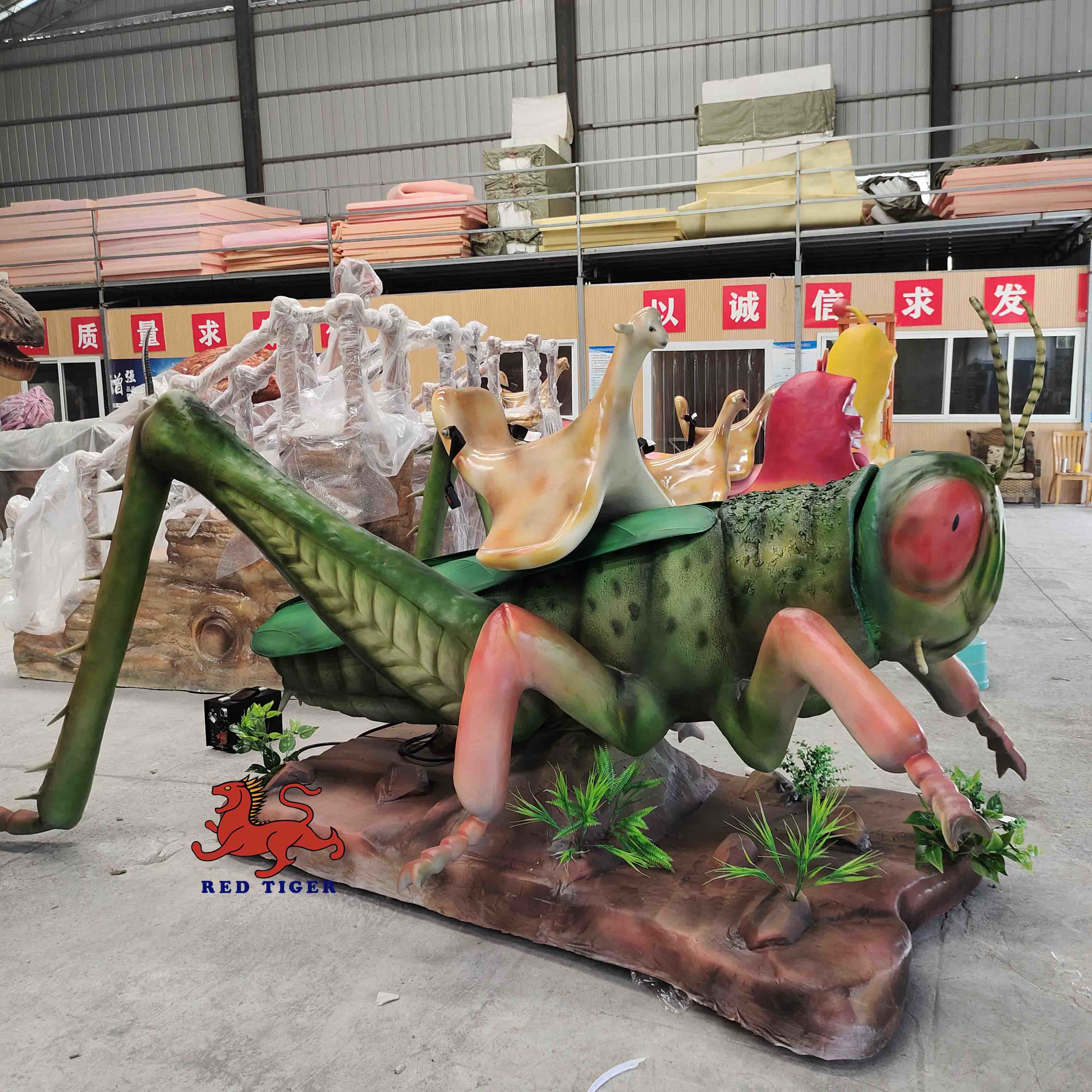 Animatronic Giant Locust Model Adult Age High Density Sponge Material