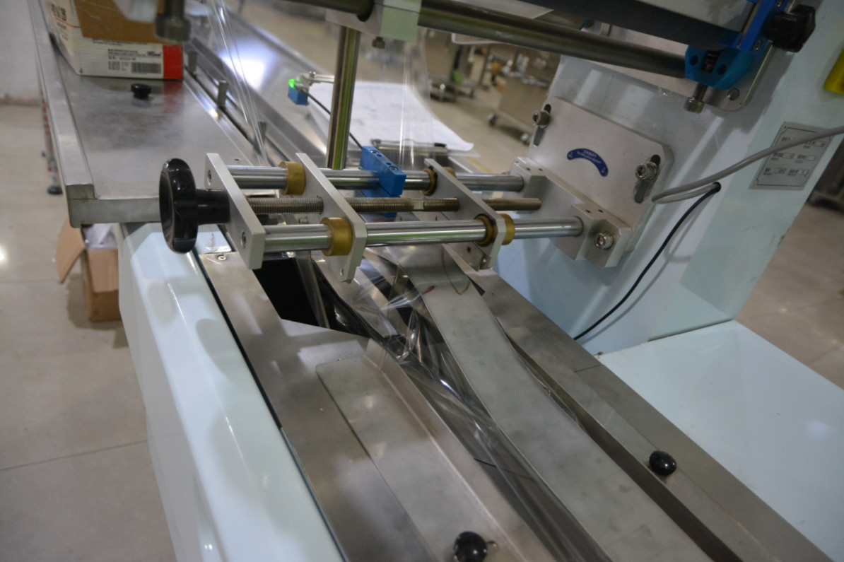 Food Grade Noodles Horizontal Flow Pack Machine Bread Packaging Machine 100 Bags/Min