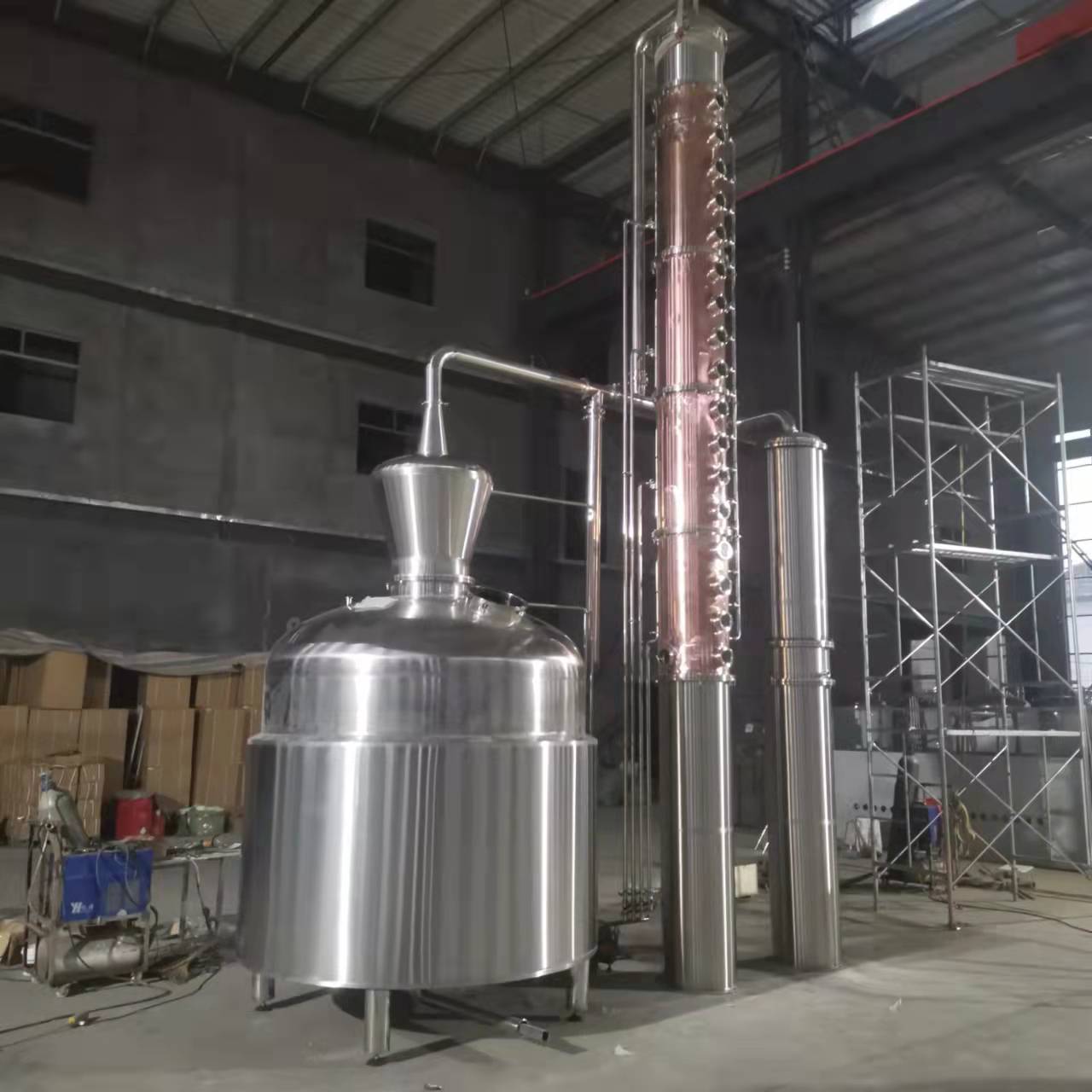 4000lt Red Copper Vodka Whisky Alcohol Distillation Equipment with High Productivity