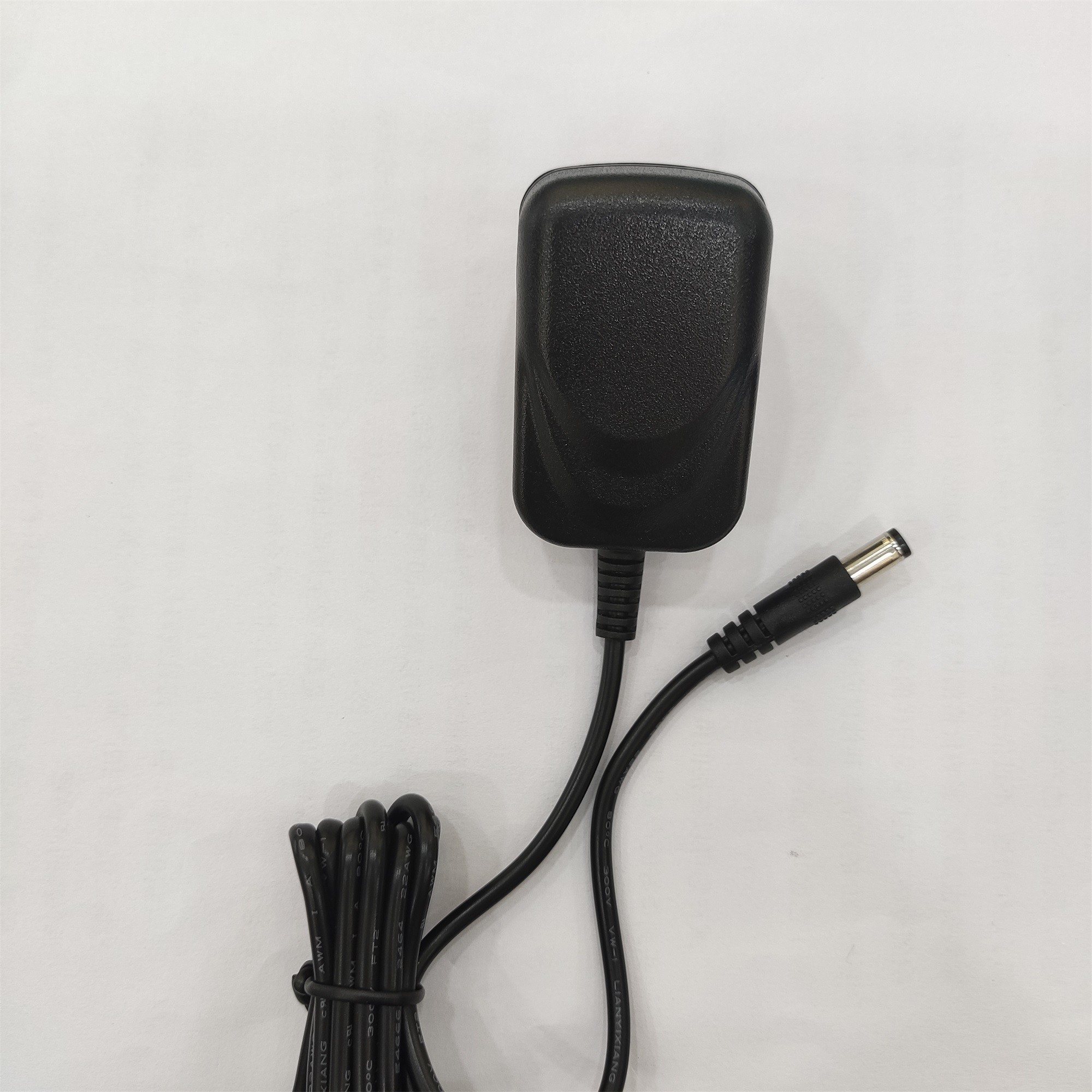 12V 0.4A Wall Mount Power Adapters Safe Electric For Tv / Dvd