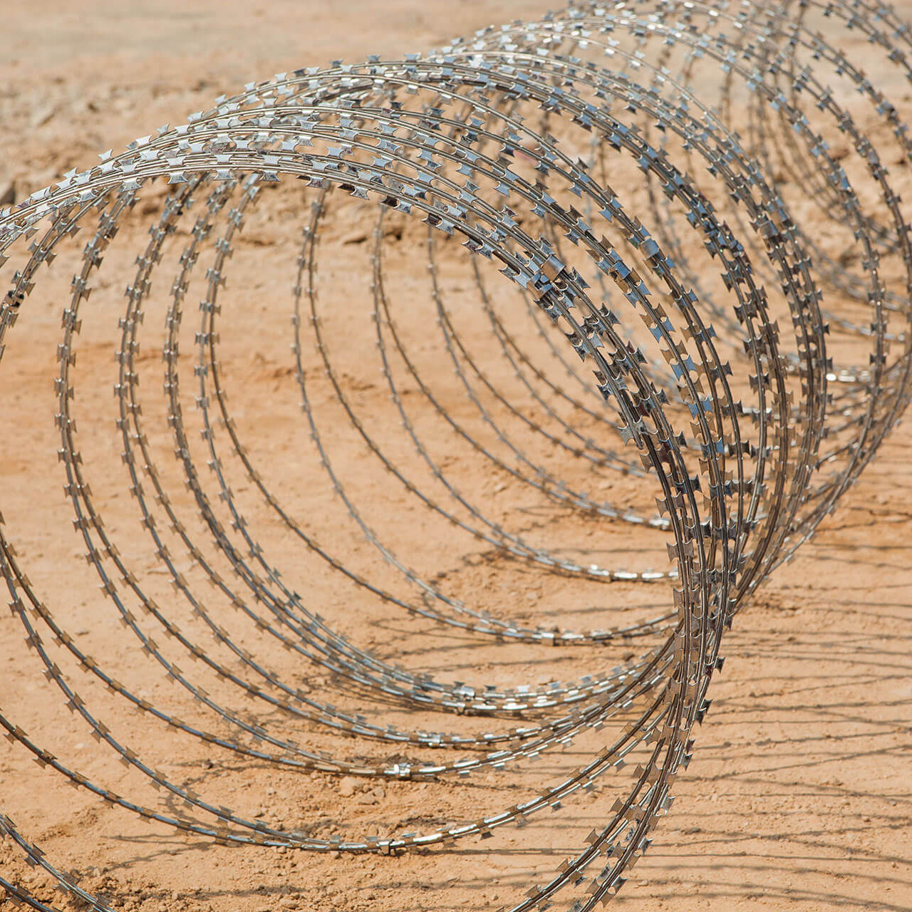Galvanized Pvc Stainless Steel Concertina Razor Barbed Wire Fencing Wire